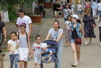 Фотография к новости: В Мажилисе приняли закон по проекту "Нацфонд — детям"