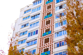 Фотография к новости: Более тысячи флагов вывесили жители Астаны ко Дню Республики