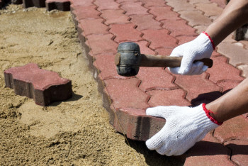 Фотография к новости: Уголовное дело расследуют после масштабного ремонта брусчатки в Павлодаре