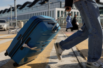 Фотография к новости: Вскрывали чемоданы и похищали ценные вещи: грузчиков задержали в столичном аэропорту