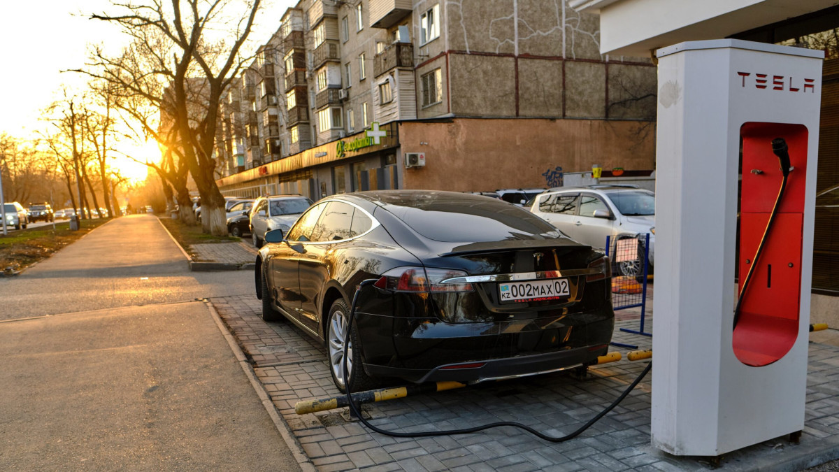  Shutterstock/promKaz