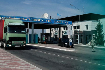 Фотография к новости: Пробки образовались на казахстанско-российской границе