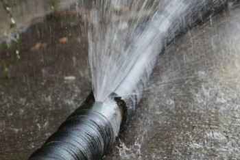 Фотография к новости: Прорыв водопровода: несколько улиц затопило в Астане