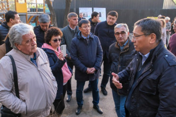 Фотография к новости: Ерболат Досаев проверил ход ремонтных работ насосной станции в Алмалинском районе