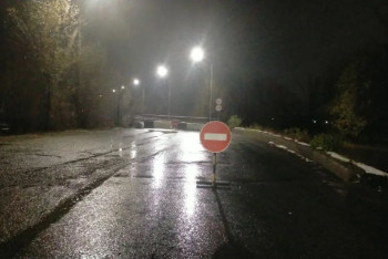 Фотография к новости: В ВКО закрыли мост из-за подъёма уровня воды в реке Ульба