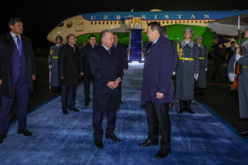 Фотография к новости: Президент Узбекистана прилетел в Астану