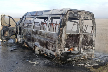 Фотография к новости: ГАЗель с юными спортсменами загорелась на трассе в Костанайской области