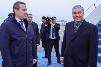 Фотография к новости: Гурбангулы Бердымухамедов прибыл в Астану