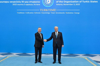 Фотография к новости: Мы братские, соседние государства: Токаев встретился с Бердымухамедовым