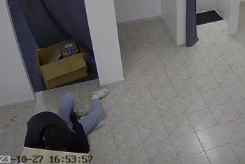 Фотография к новости: Изрезал горло канцелярским ножом: о состоянии пострадавшей рассказали врачи