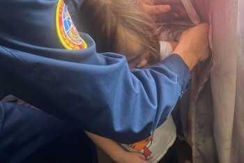 Фотография к новости: Застрявшую рукой в батарее девочку вызволили спасатели