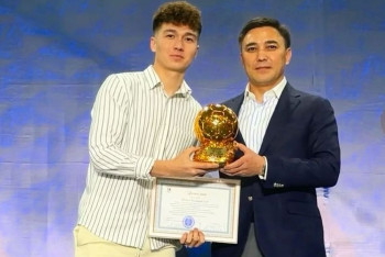 Фотография к новости: Футболистам "Ордабасы" вручили "Золотые мячи"