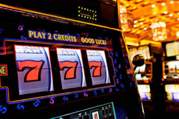 Фотография к новости: Делают ставки в мечети: психолог описал портрет казахстанского лудомана