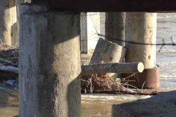 Фотография к новости: Опора моста обрушилась в Усть-Каменогорске: стали известны причины