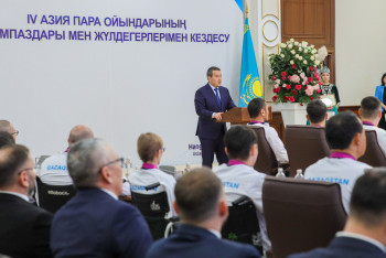 Фотография к новости: Алихан Смаилов поблагодарил представивших Казахстан на Азиатских Пара играх спортсменов