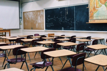 Фотография к новости: На нашествие клопов в школе Актау пожаловались родители учеников