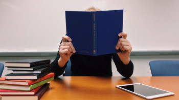 Фотография к новости: За нарушение этики в ВКО наказали 11 педагогов