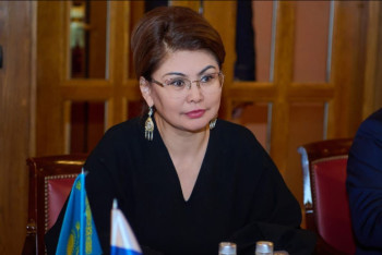 Фотография к новости: Возврат исторических артефактов и культурных ценностей в Казахстан обсудила Аида Балаева с коллегой из России