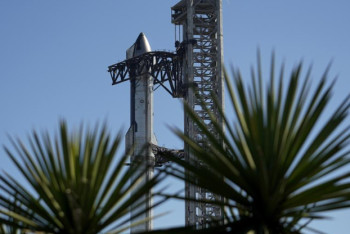 Фотография к новости: Компания Илона Маска запустила ракету-носитель с космическим кораблём Starship