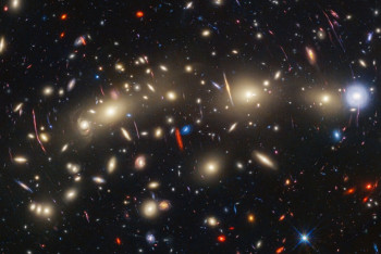 Фотография к новости: Опубликован самый красочный снимок Вселенной