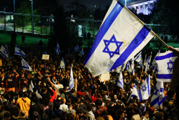 Фотография к новости: У резиденции Нетаньяху собрались толпы протестующих