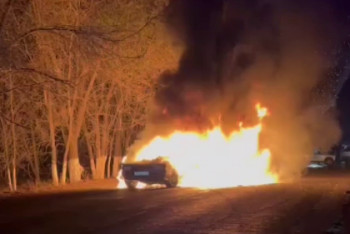 Фотография к новости: Два автомобиля сгорели при столкновении на трассе Алматы — Коргас