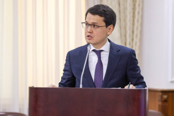 Фотография к новости: Глава Минцифры РК предложил штрафовать за требование бумажной справки