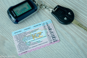 Фотография к новости: В Антикоре рассказали, как "помогайки" подсказывают казахстанцам при экзаменах на права