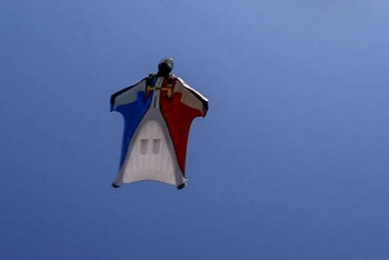 Фотография к новости: Французский пилот получил срок за случайное убийство парашютиста