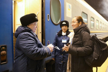 Фотография к новости: Поездки в женских вагонах становятся популярными в Казахстане