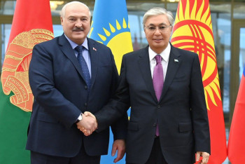 Фотография к новости: Лукашенко встретил Токаева во Дворце Независимости в Минске