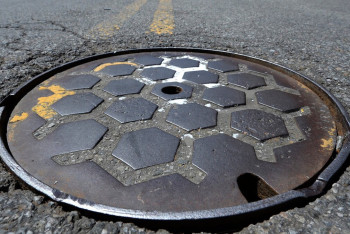 Фотография к новости: Упавший в канализационный люк ребёнок найден мёртвым в Кызылорде