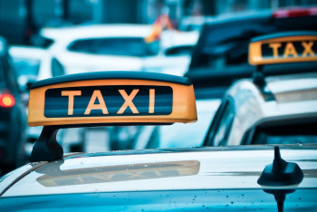 Фотография к новости: Столичный таксист обманул гражданина Индии