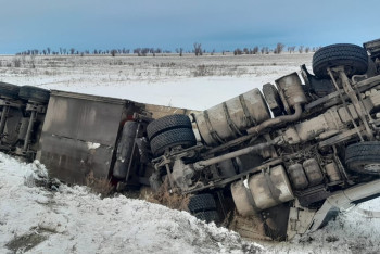 Фотография к новости: Фура с 20 тоннами яиц опрокинулась на трассе "Кокшетау - Рузаевка"