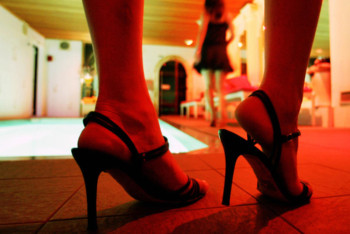 Фотография к новости: Транссексуал – иностранец оказывал интимные услуги в Атырау