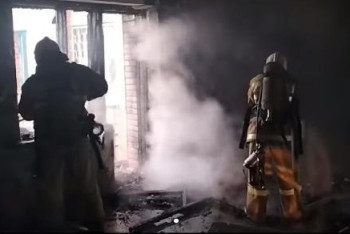 Фотография к новости: 15 человек спасли из горящей многоэтажки в Усть-Каменогорске