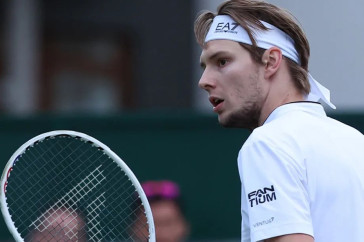 Фотография к новости: Тяжёлой победой стартовал Александр Бублик на турнире в Санкт-Петербурге