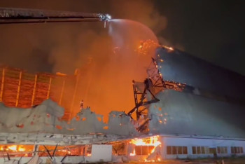 Фотография к новости: Ангар, где снимались "Секретные материалы", частично сгорел в США