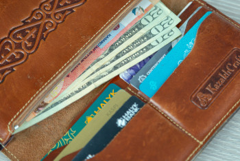 Фотография к новости: Проститутка похитила 3 млн тенге у жителя Семея