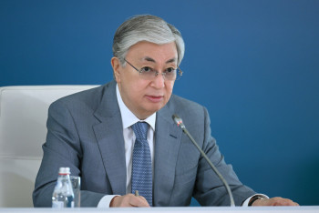 Фотография к новости: Президент Казахстана сделал первый взнос в фонд поддержки госязыка