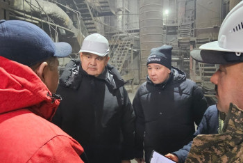 Фотография к новости: Очисткой вокруг подтопленных домов занимаются в Риддере