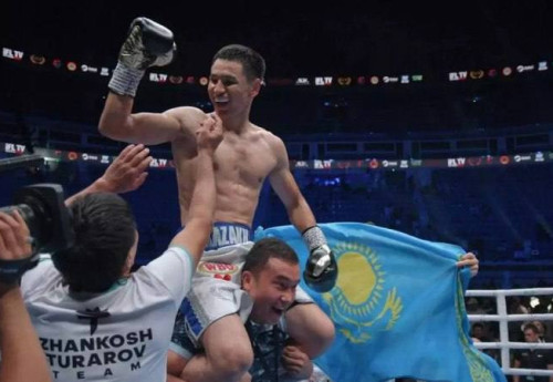 Фотография к новости: Жанкош Тураров эпично выиграл бой за два чемпионских титула