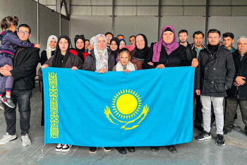 Фотография к новости: Ещё 28 эвакуированных из сектора Газа казахстанцев прибыли на родину