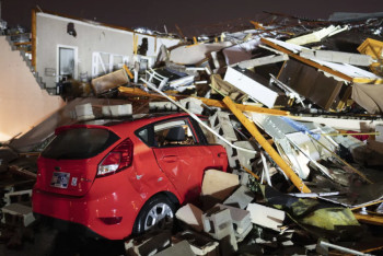 Фотография к новости: Мощный торнадо в США оставил без света 80 тысяч человек и убил шестерых