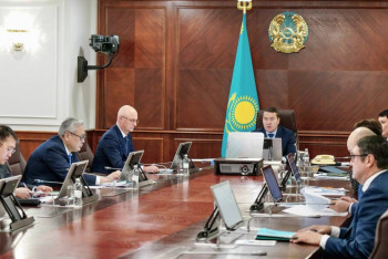 Фотография к новости: Смаилов дал поручения КТЖ и КазМунайГаз по поставкам топлива