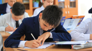 Фотография к новости: Школьников в Алматы перевели на дистанционку