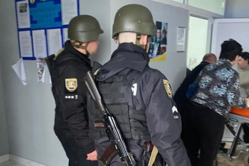 Фотография к новости: Депутат взорвал гранаты на заседании сессии в Закарпатье