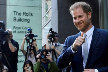 Фотография к новости: Принц Гарри выиграл суд против таблоидов