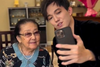 Фотография к новости: Димаш Кудайберген  поздравил легендарную Бибигуль Тулегенову