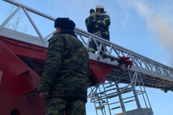 Фотография к новости: Восьмилетнего мальчика спасли пожарные из горящего дома в Павлодаре